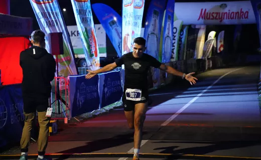 Ostatnie piątkowe zmagania na Festiwalu Biegowym. Ruszył Bieg Nocny na 7 km - 67